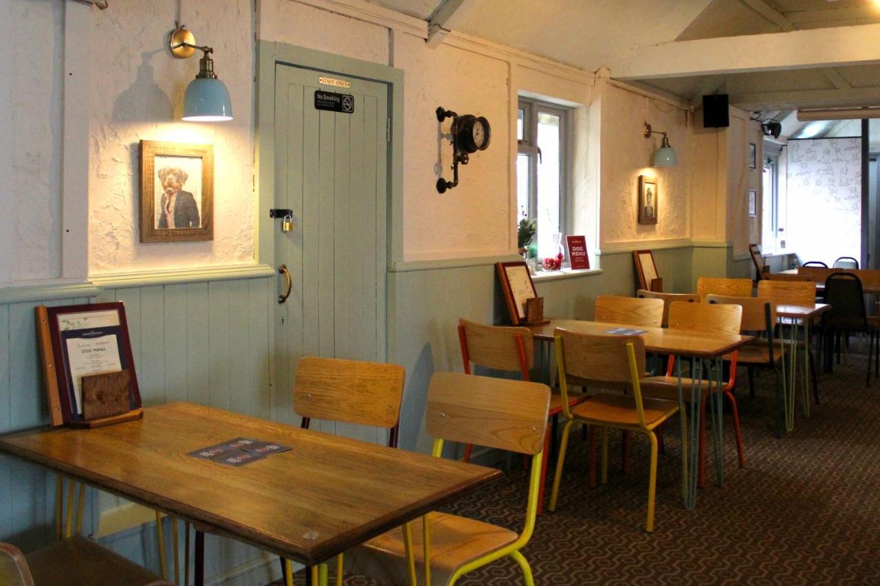 Dog And Partridge Inn Calne Exterior photo