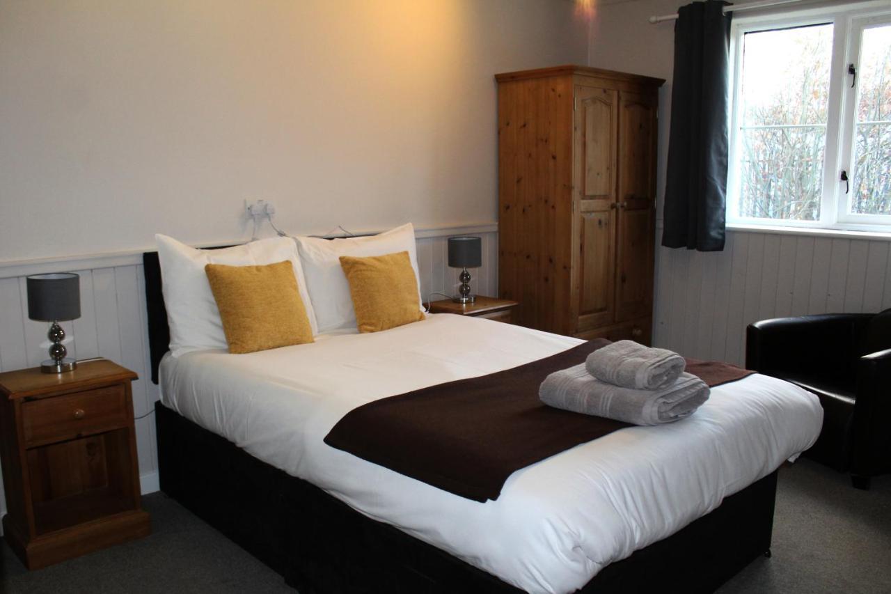 Dog And Partridge Inn Calne Exterior photo